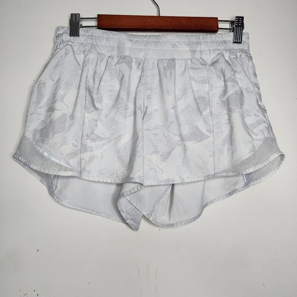Lululemon Hotty Hot Short II Long 4" Inseam Running Shorts White Gray Sz 10 Tall - Picture 2 of 5